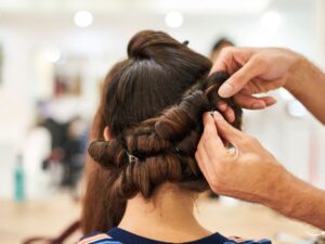 The Ultimate Guide to Becoming a Traveling Hair Stylist