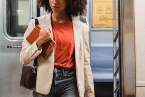 How to Choose an Everyday Handbag That Fits Your Life
